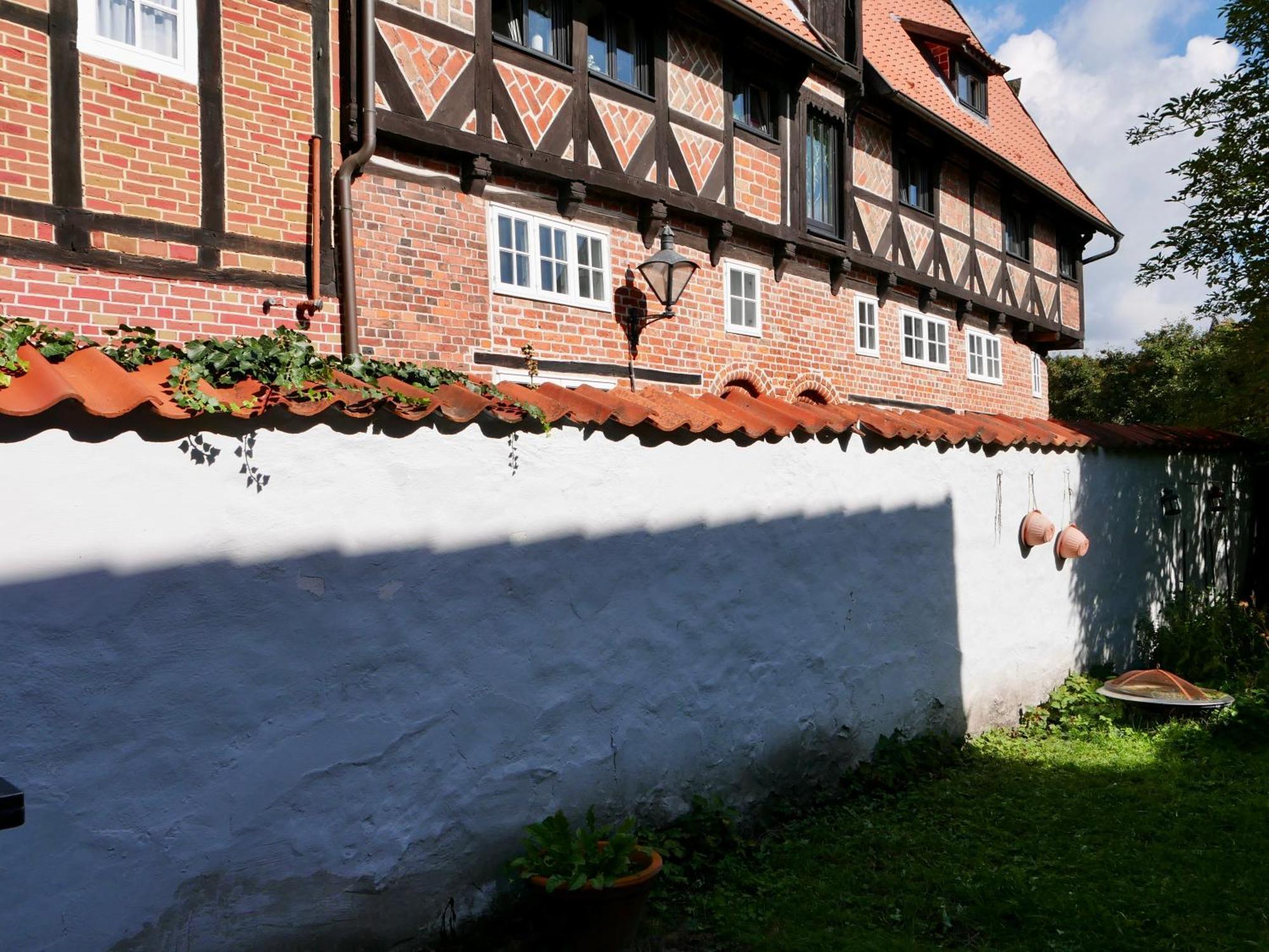 Zentrales Altstadt - Apartment In Lueneburg Mit Terrasse & Parkplatz Exterior foto
